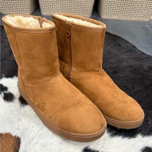 Cozy Tan Suede Boots with Faux Fur Lining